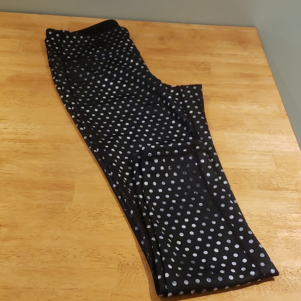 Athleta ankle length polka dotted tight